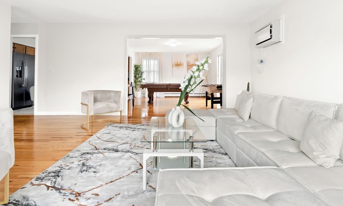 Southeast Yonkers Casa | Prime Luxury NYC ft Balcony+Gameroom+Free Parking!