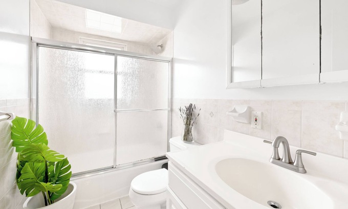 Southeast Yonkers Casa | Prime Luxury NYC with Balcony+Gameroom+Free Parking!