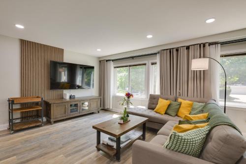 Oak Park Apartamento | Prime Oak Park Location Modern Home with Yard!