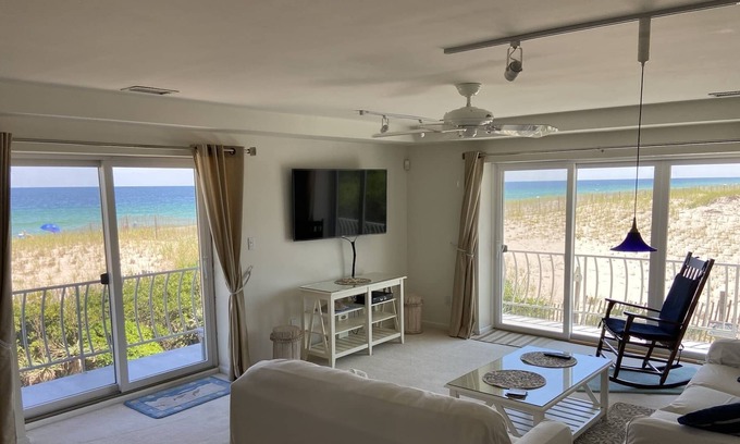 South Seaside Park Condominio | Prime oceanfront condo with amazing views of the Atlantic and Island Beach!
