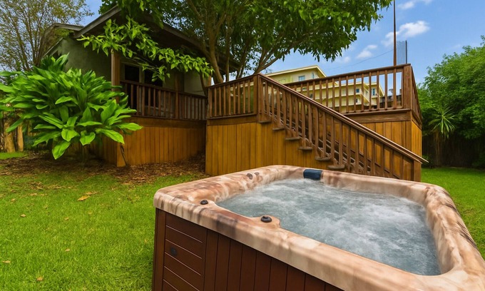 Port Tampa City Casa | Prime S Tampa Location with Hot Tub, Deck, Grill, Near Beach!