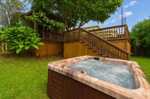 Port Tampa City Casa | Prime S Tampa with Hot Tub, Deck, Near Beach