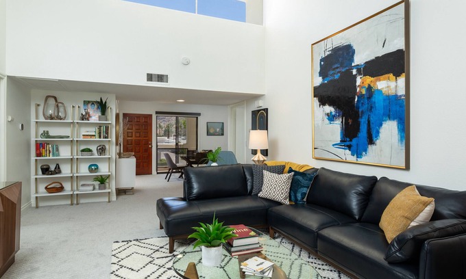 Canyon Corridor Condominio | Prime South Palm Springs, Luxury 2 bed, 2 bath condo, VIEWS!!