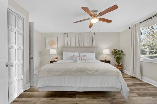 Old Seminole Heights Casa | Prime Tampa Loc Near Ybor City 2King Beds 6TVs