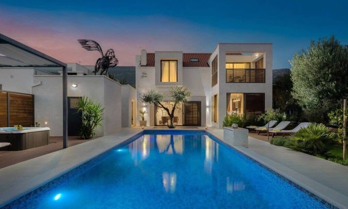 Kastela Villa | Prime Villa For Family With Swimming Pool