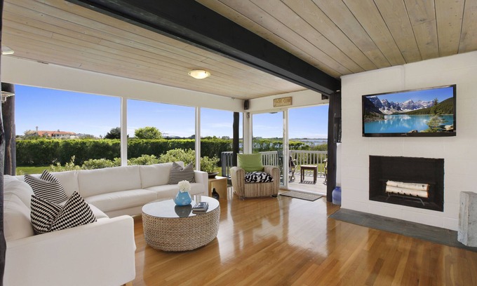Bridgehampton Cabaña | >> Ubicación privilegiada frente al mar, privado, muelle, a corta distancia del océano y la playa <<