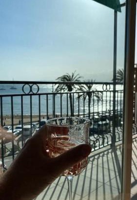 Centro de Roses Apartamento | Primera Línea de Mar y Playa