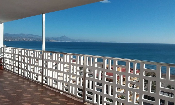 Playa de San Juan Apartamento | Primera línea de playa con excelentes vistas.