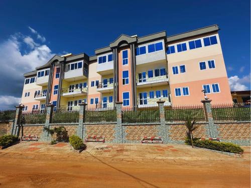 Yaounde Apartamento | Primeshare Luxury Apartments with Swimming Pool, Reliable Wi-Fi & Air Conditioning