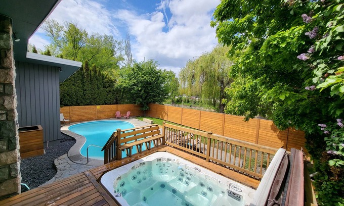 Kelowna Central Business District Casa | PRIMO ENTERTAINERS DELIGHT - Family home with pool and hot tub