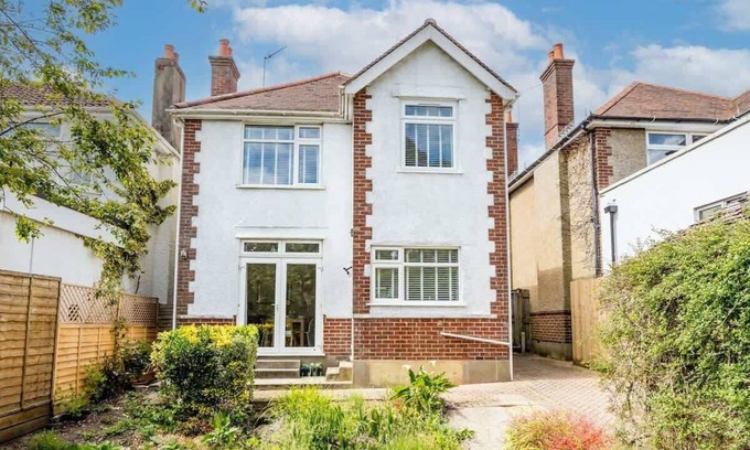 Poole Casa | Primrose - Refurbished Family Home