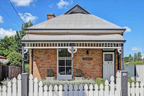 Orange Casa | Prince Street Cottage - 1890’s Edwardian Gem
