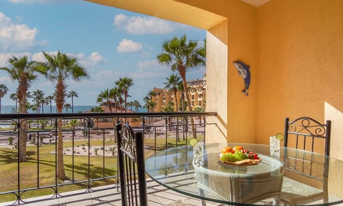 Sandy Beach Condominio | Princesa D 204 - Hermosa vista al mar, 1 dormitorio, colorido condominio