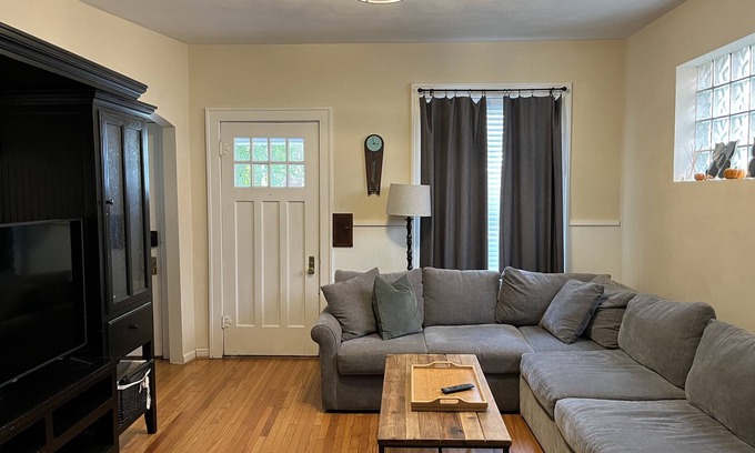 St. Louis Casa | Princeton Heights House & Yard Stylish~Safe~Walkable