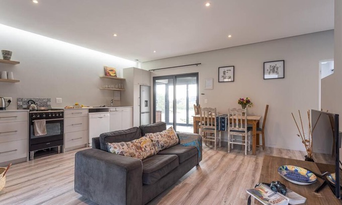 Pringle Bay Apartamento | Pringle Bay getaway - 2 bedroom garden apartment