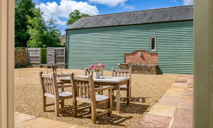 Gawcott Casa | Priory Courtyard - 3 Bedroom Escape