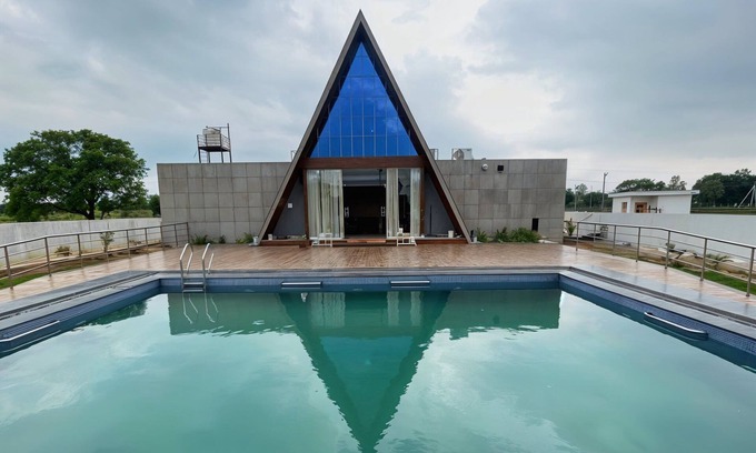 Shamshabad Otro | Prism Peak -Your Countryside 5BR By Homeyhuts