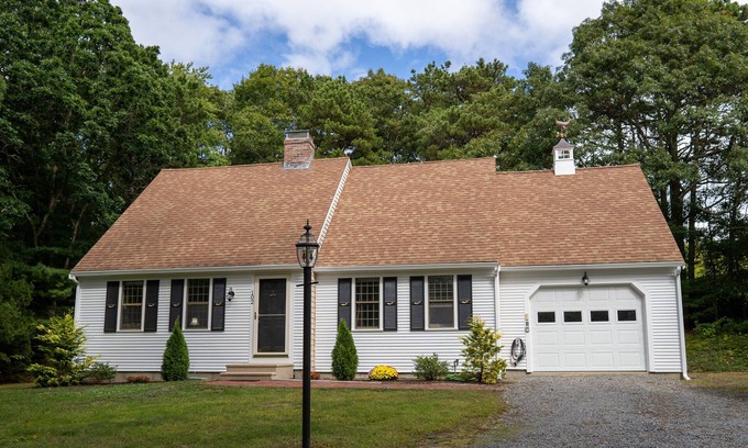 Osterville Casa | Pristine Beach House in Convenient Neighborhood! Barnstable Beach Pass Included