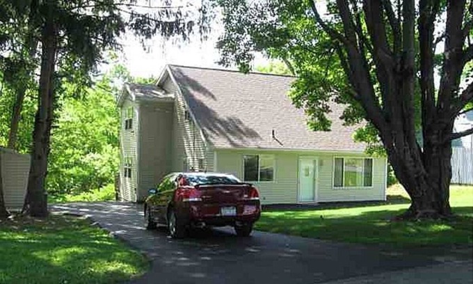 McKownville Casa | Pristine Cape Cod on the Creek - 4 habitaciones - 8 huéspedes!