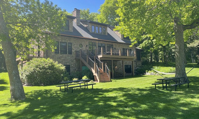 Annandale Casa | Prístina escapada al lago Sylvia con alojamientos perfectos para grupos grandes o pequeños.