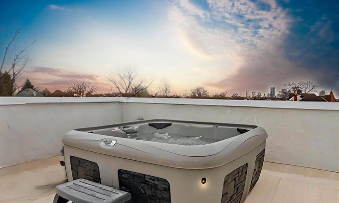 Weinland Park Casa | Pristine Mid Cen Mod Home I Game Room I Hot Tub on Terrace with City Views