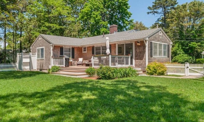 Wianno Casa | Pristine Osterville Cottage