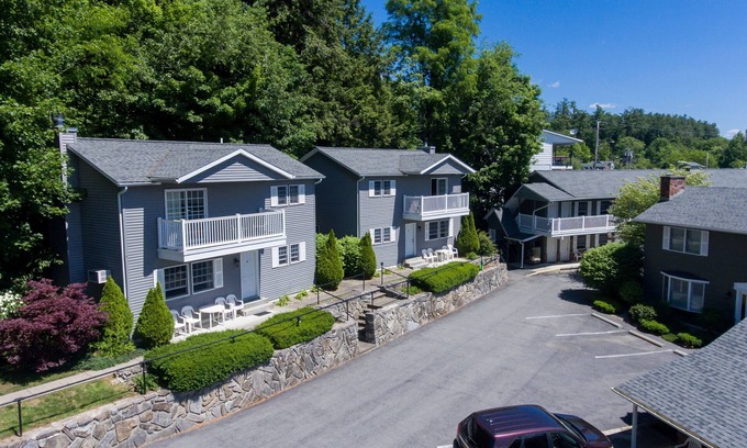 Lake George Casa | Pristine Rental Houses In The HEART of Lake George. Hotel Amenities. Heated Pool