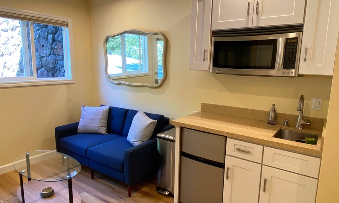 Bayside Acres Apartamento | Pristine New Studio—Walk to SF Bay & State Park! With A/C!