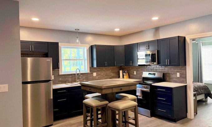 Palmyra Apartamento | Pristine upscale 2 bedroom duplex unit surrounded by forest.