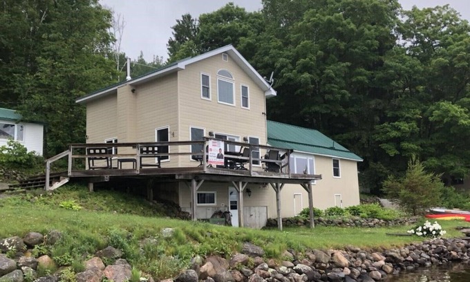 Addington Highlands Casa | Pristine Waterfront! Cabañas en Bon Echo's Edge - Casa principal