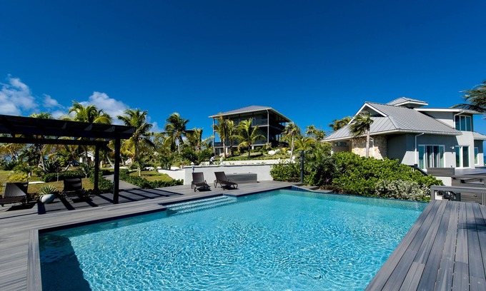North Palmetto Point Casa | Priv. Beachfront Estate w/Htd Pool, Tennis Ct, Basketball, Kayaks, Pickleball