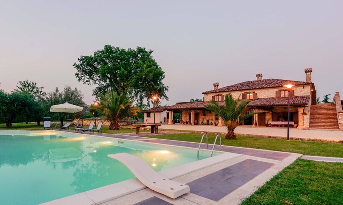 Campli Villa | Casa de vacaciones privada con jacuzzi, piscina privada, WIFI, sauna, TV, patio, cerca de Teramo