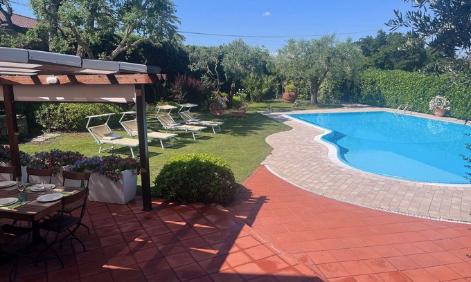 Santarcangelo di Romagna Villa | Casa de vacaciones privada con WIFI, piscina privada, sauna, A/C, TV, patio, cerca de Rímini