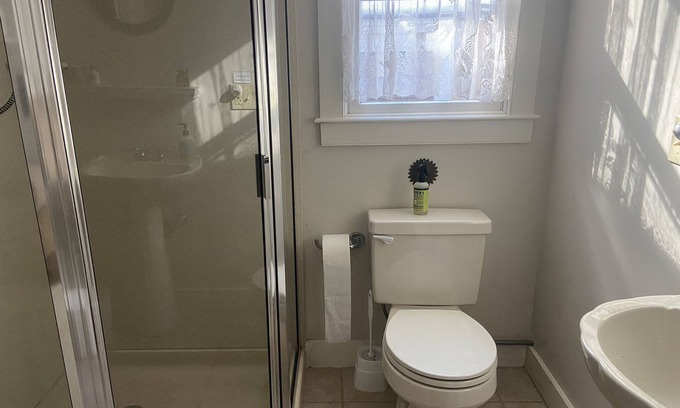 Gloucester Casa | Privacy and a water view, five minutes to a private beach.