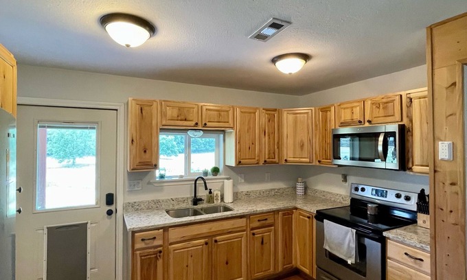 Anderson Otro | Privacy and Relaxation on the west edge of the Missouri Ozarks