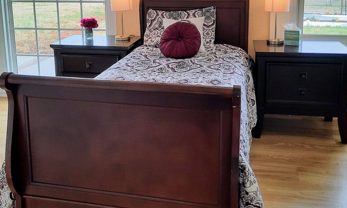 Calhoun Cama Y Desayuno | Privacy Galore!12 bedrooms near creek and walking trail