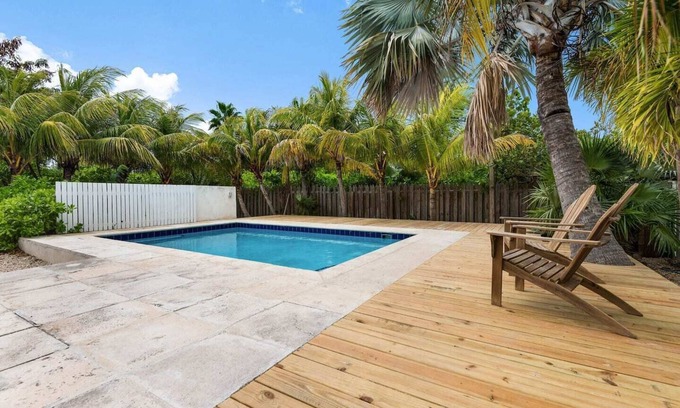 Leeward Settlement Casa | 15% Off Aug- Beautiful Pool, Walk to Beach, Great Reviews!