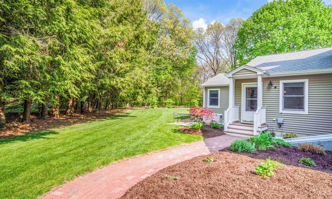 Old Lyme Apartamento | Private, 1 bed/1.5 bath apt close to local beaches