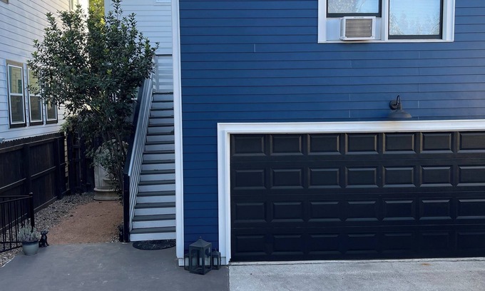 Shady Acres Apartamento | Private 1 bed 1 bath Studio Garage Apartment in the Heights + Free WIFI