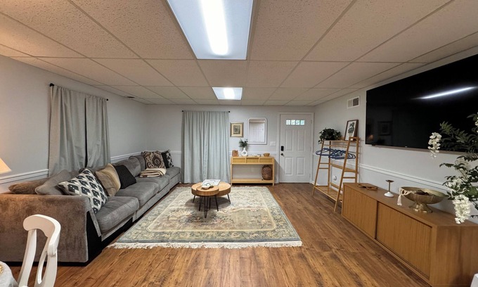 Park Forest Village Apartamento | Private, 1 bedroom, 1 bath basement suite in State College, PA