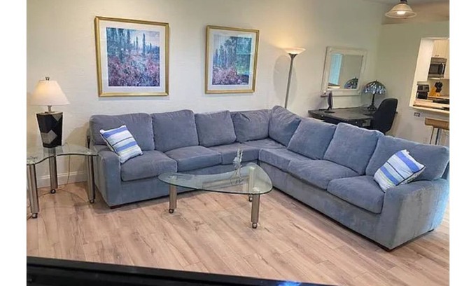 Vero Beach Condominio | Private 1 story Condo Close to shopping