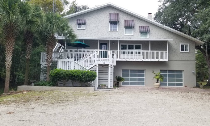 Branford Casa | El rancho privado de 12 acres duerme 10 en el río Santa Fe. Se admiten mascotas con tarifa de $ 30
