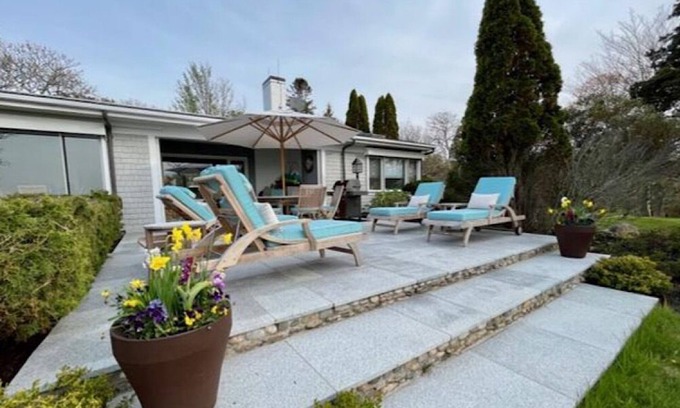 Vineyard Haven Casa | Privada 14 Acre Waterfront Home
