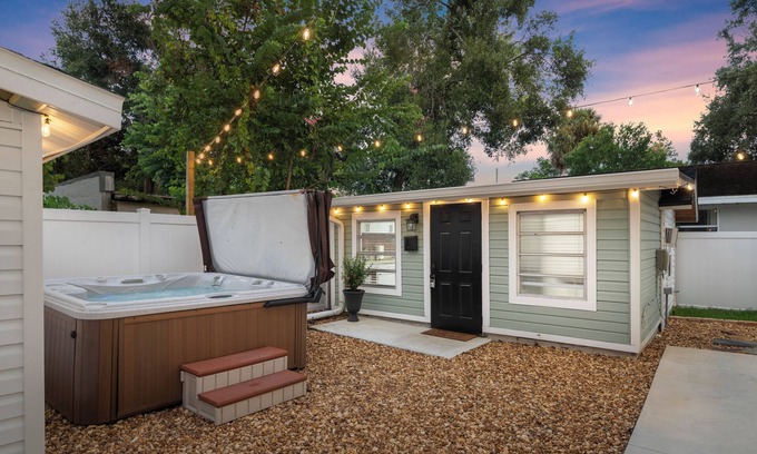 Tampa Heights Apartamento | Private 1BR Apartment behind New Build Bungalow in Tampa Heights!