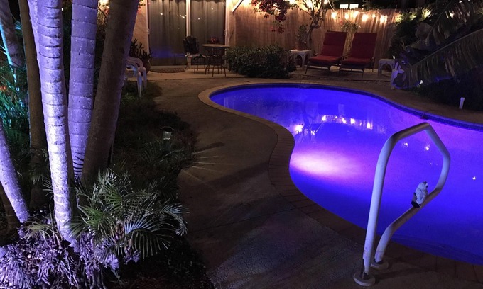Southside Cabaña | Casa junto a la piscina en un jardín tropical - a pie de agua!
