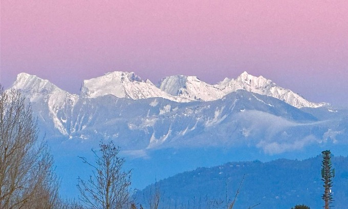 Hatzic Casa | Private 2-bed+1 Bath suite across Fraser River & with majestic views of Mt Cheam