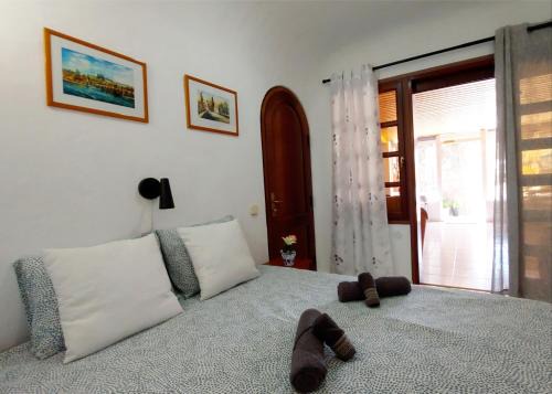Tarajalillo Casa | Private 2-Bedroom Bungalow with Terrace in Bahía Feliz