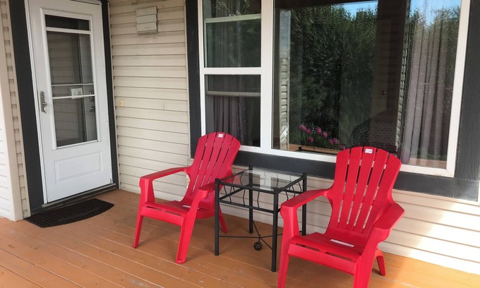 Northwest Calgary Casa | Private 2 Bedroom guests suite with separate entrance in Northwest+Nature views
