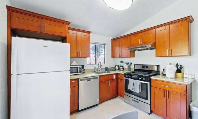Oakland Casa | Private 2-Bedroom Retreat with Separate Entrance