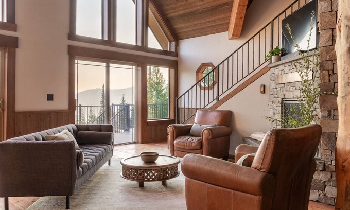 Marion Casa | Private 20 acre family retreat that sits right above the stunning Ashley Lake